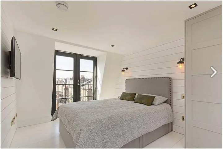 Room 5 of 14