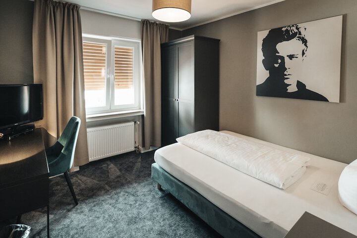 Room 5 of 31