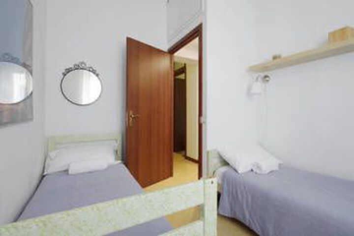 Room 10 of 16