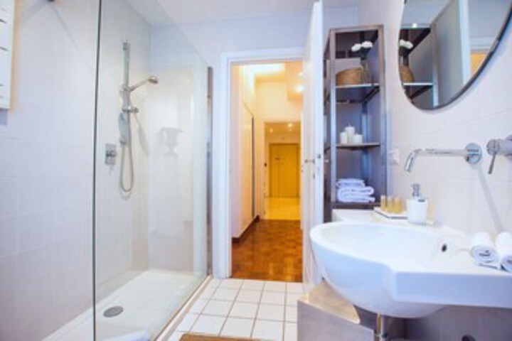 Room 3 of 31
