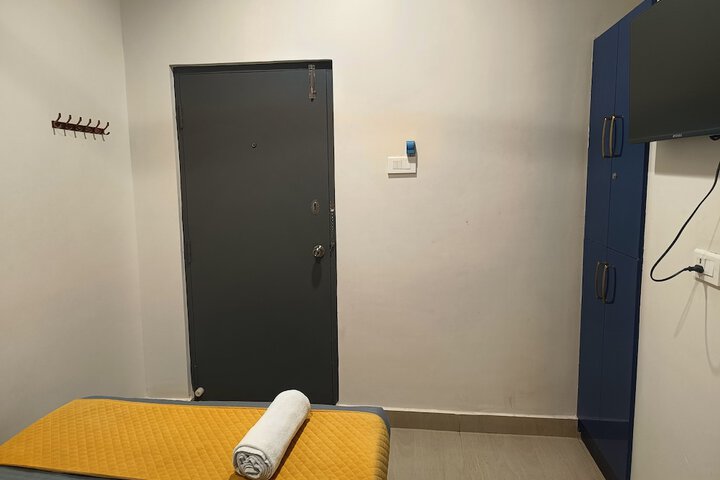 Room 7 of 10