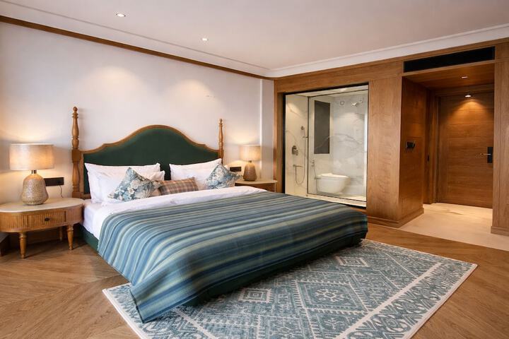 Room 14 of 40