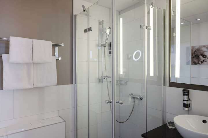 Room 15 of 28