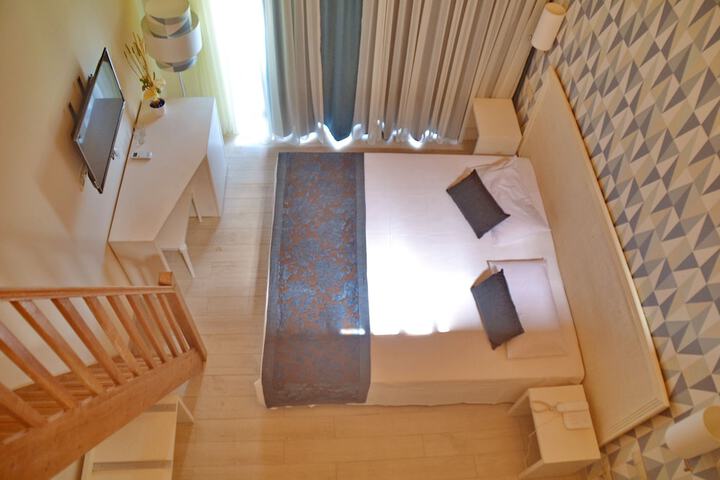 Room 10 of 36