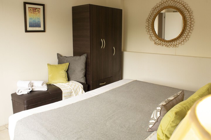 Room 25 of 77