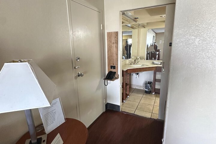 Room 26 of 86