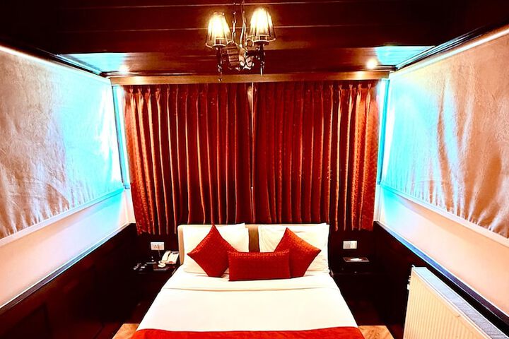 Room 32 of 85