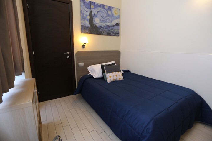 Room 8 of 73