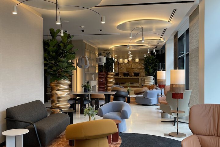 Lounge 48 of 62