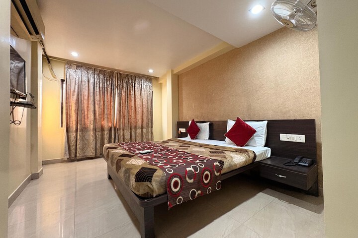 Room 11 of 28