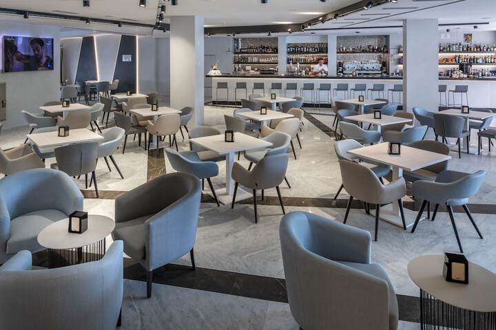 Lounge 57 of 71