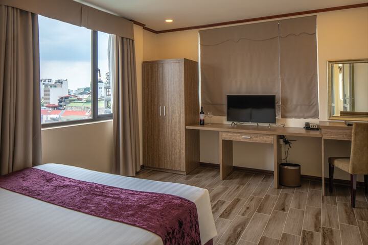 Room 13 of 99