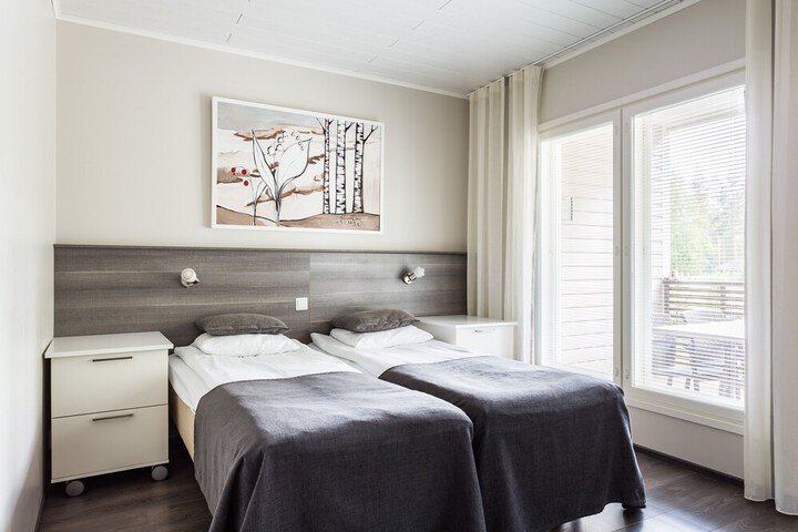 Room 6 of 185