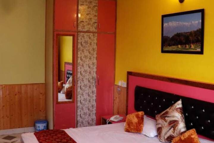 Room 13 of 28
