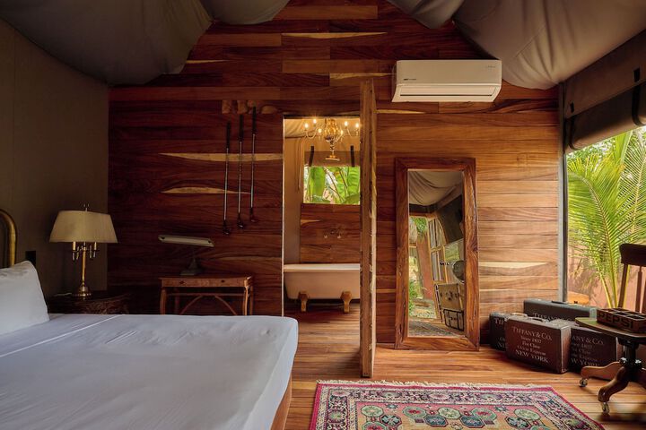 Room 11 of 34