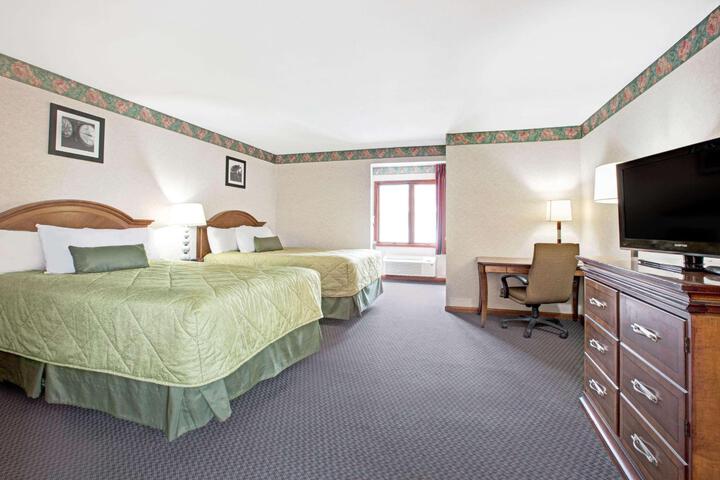 2 Double Beds (5 of 15)