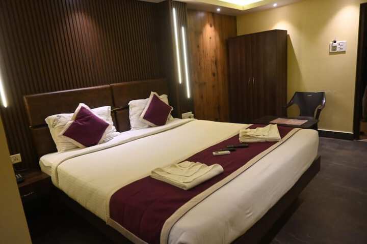 Room 9 of 30
