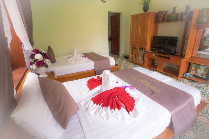Room 6 of 28