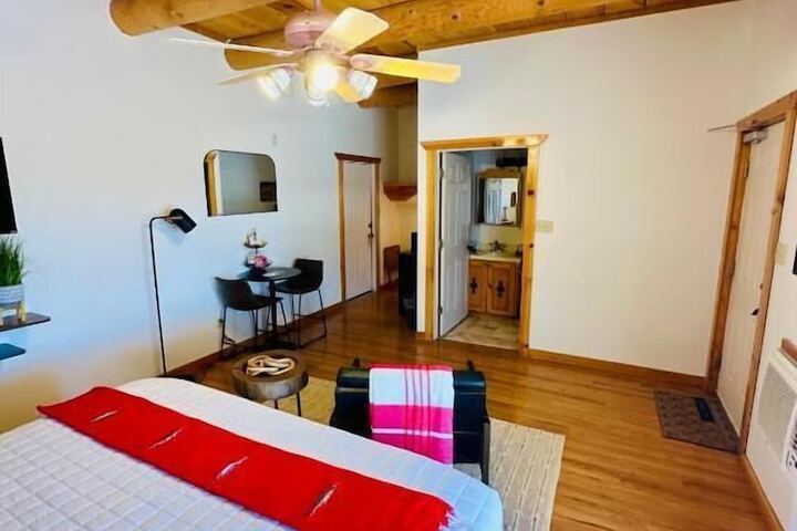 Room 15 of 37