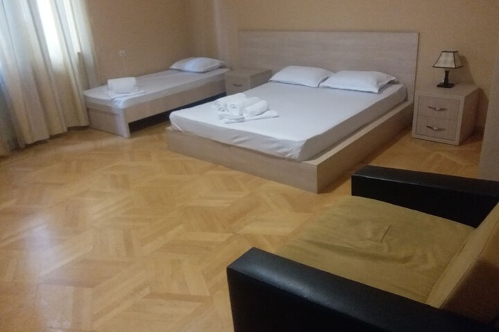 Room 4 of 35