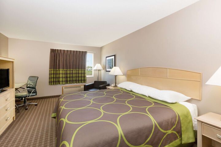 1 King Bed (2 of 8)