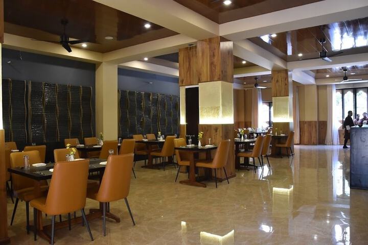 Dining 21 of 24