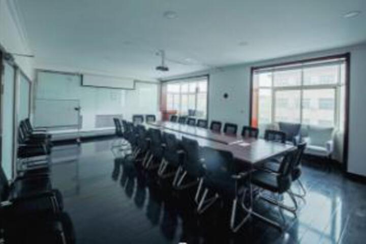 Room 9 of 13