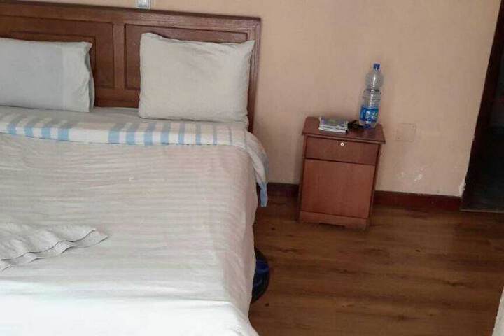 Room 7 of 16