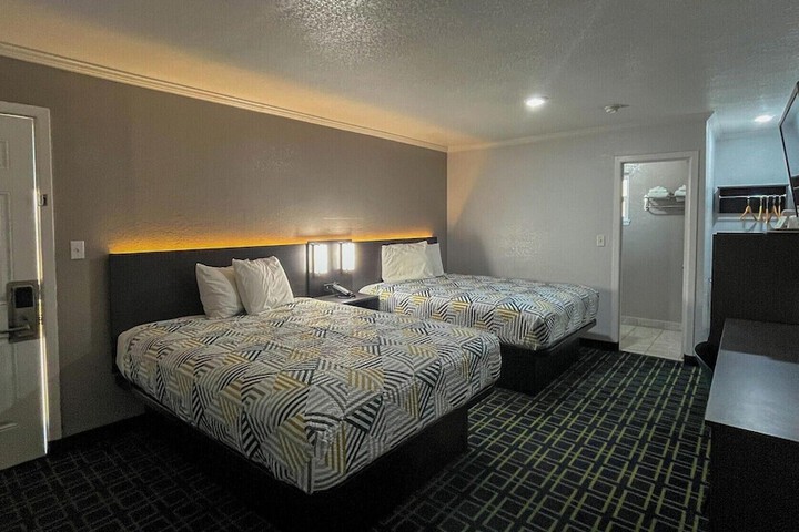 Room 15 of 39