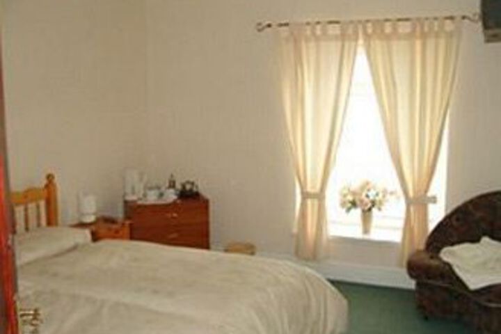 Room 6 of 12