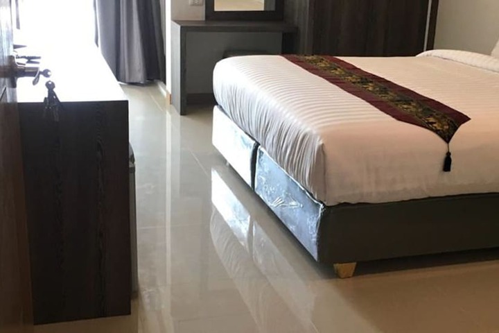 Room 4 of 38