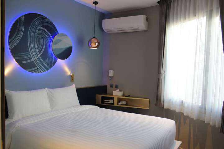 Room 13 of 40