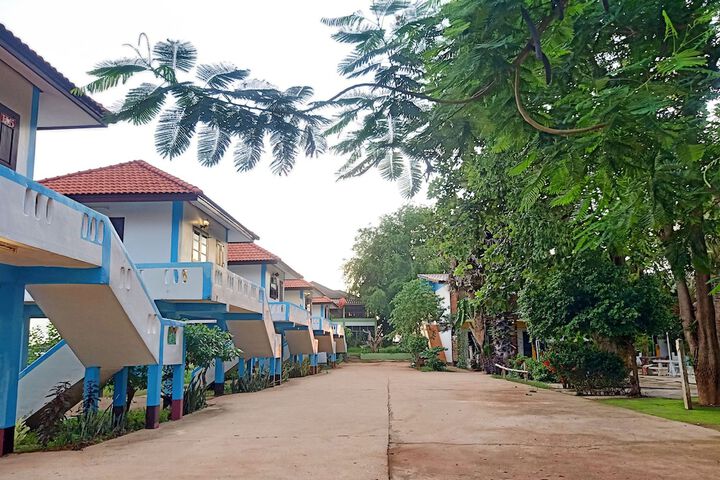 Hotel Exterior 16 of 28