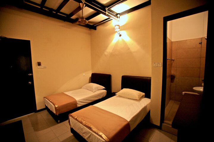 Room 18 of 32