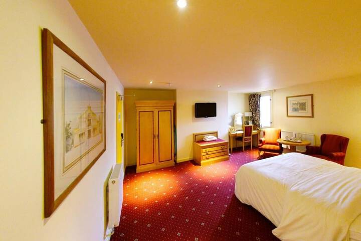Room 42 of 79