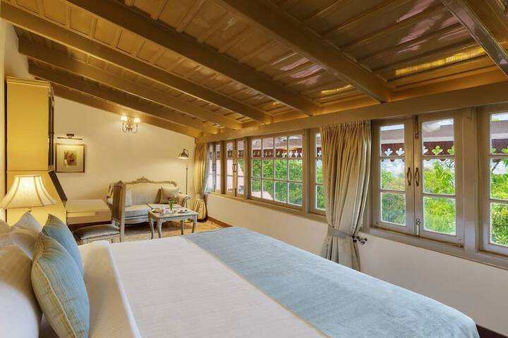 Room 11 of 36