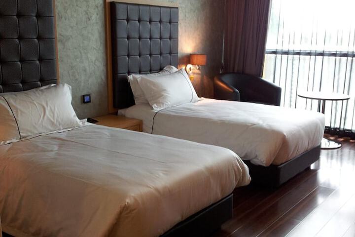 Room 13 of 48