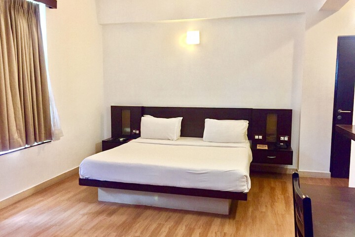 Room 5 of 66