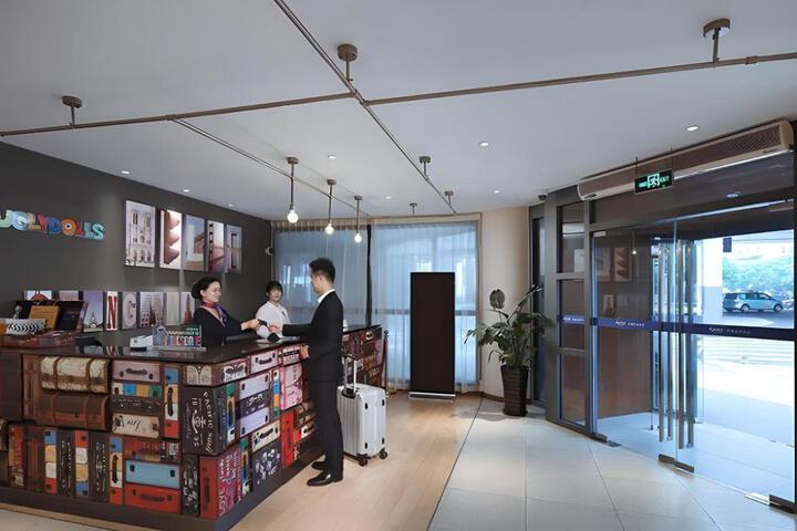 Kyriad Marvelous Hotel Shanghai Daning International Plaza
