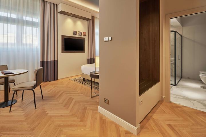 Room 106 of 163