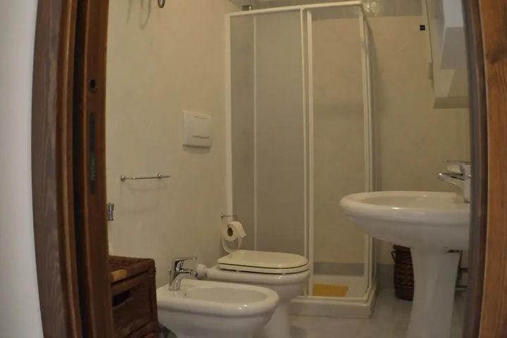 Room 6 of 14