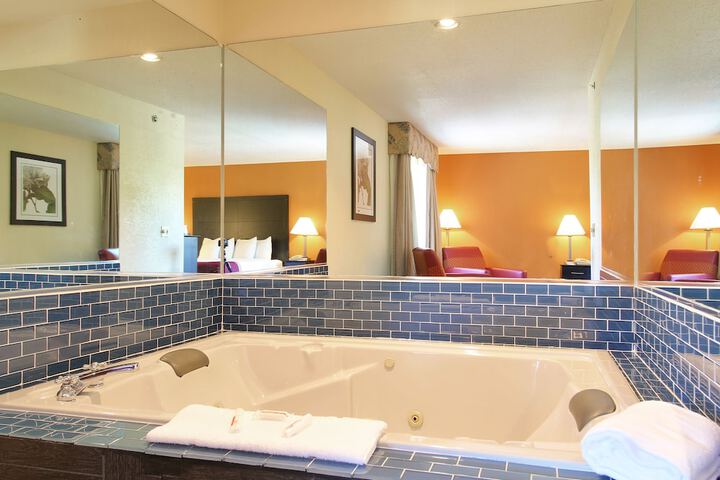 Jetted tub