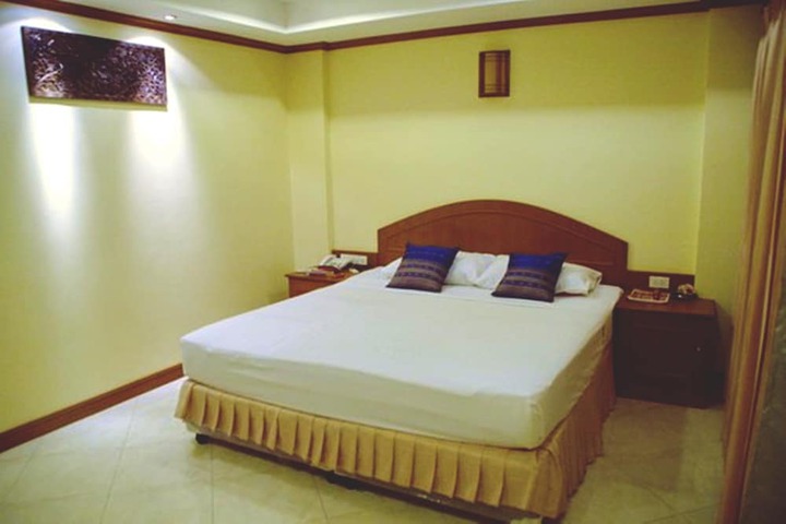 Room 12 of 72