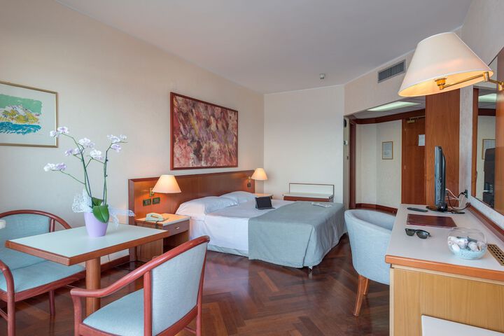 Room 18 of 72