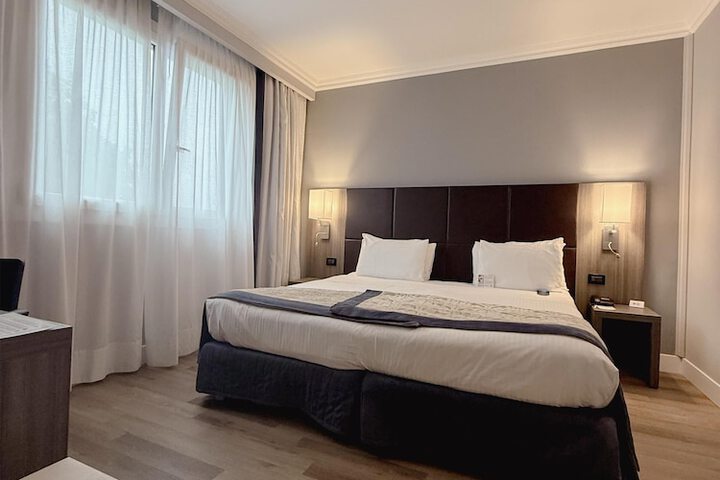 Room 32 of 84