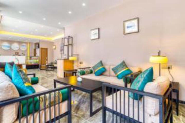 Ruibai Cloud Hotel (Hongqi Street Store Panjin Railway Station)