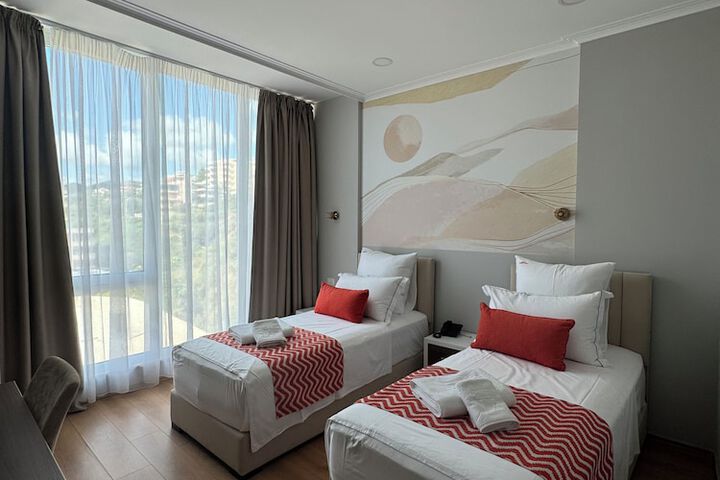 Room 25 of 191