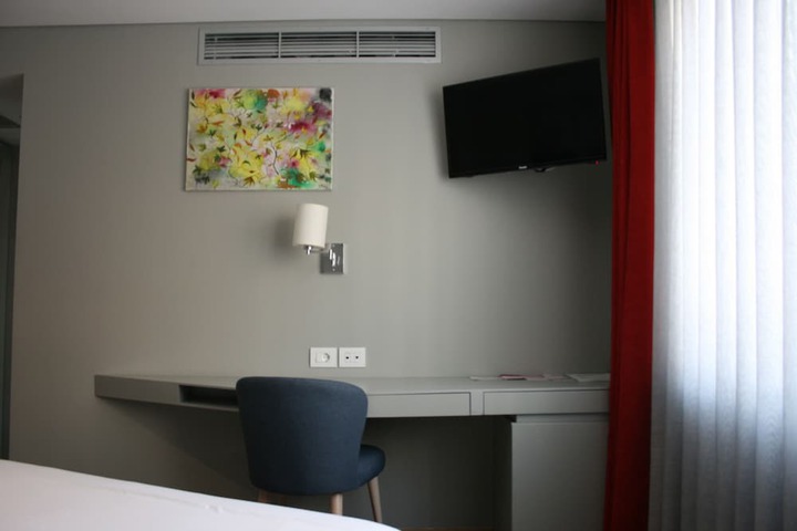 Room 42 of 253