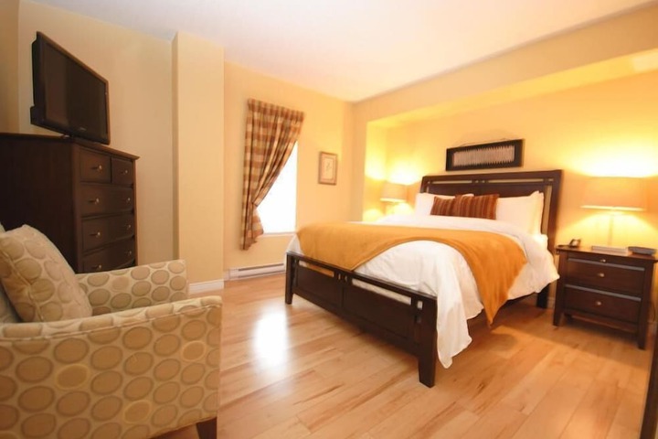 Room 4 of 16