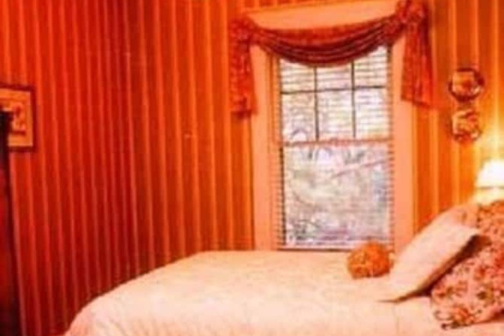 Room 25 of 63